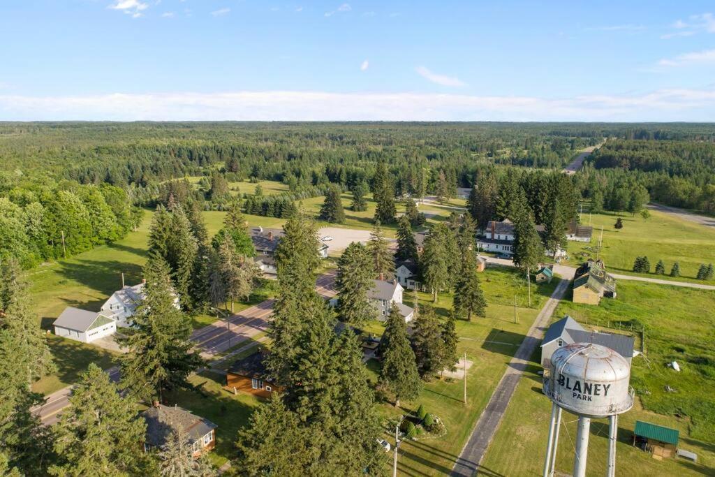 Centrally Located - Historic Blaney Park- Michigan Germfask Экстерьер фото