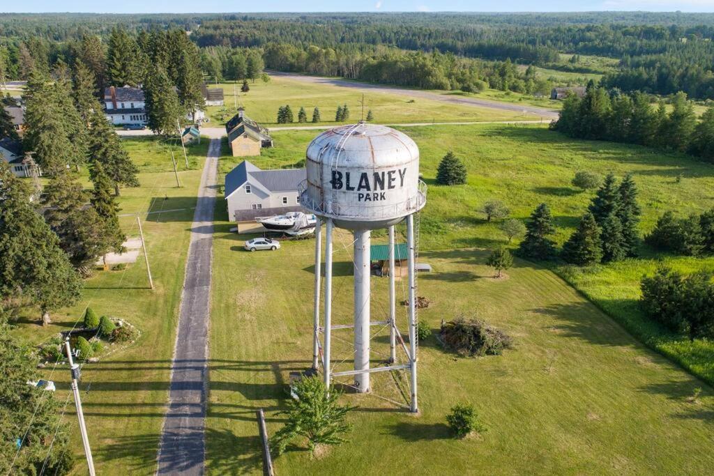 Centrally Located - Historic Blaney Park- Michigan Germfask Экстерьер фото